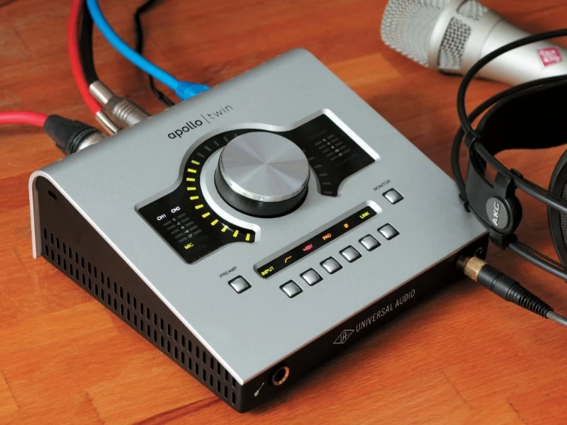 connecting a mixer to an audio interface